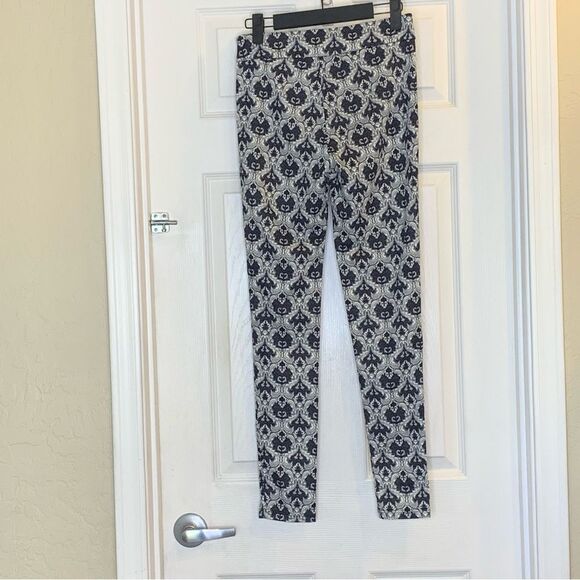 Must Have Geometric Print Skinny Pants Size Small Black and White - Picture 2 of 10